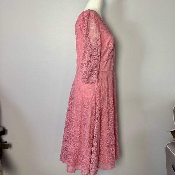 Elegant Pink Lace Midi Dress - Picture 3 of 5